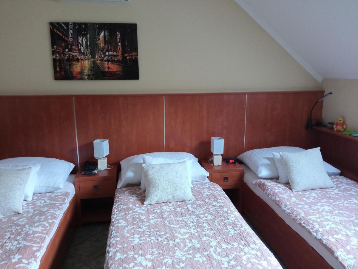 Club Haus 502 Kalocsa Bed and Breakfast Exteriör bild